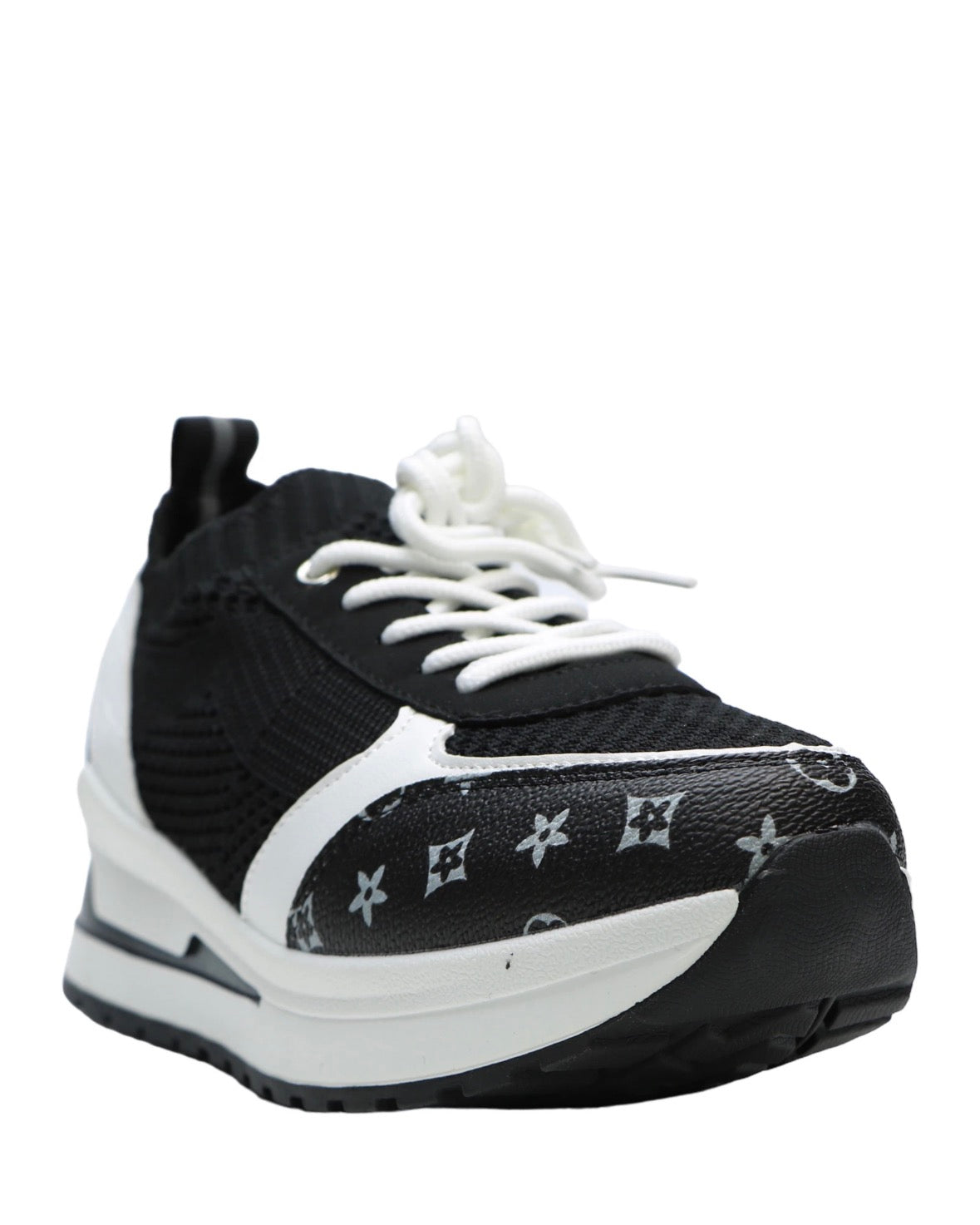 🖤 Sneakers Monogram Noir & Blanc – Style Urbain & Détail Chic 🌟