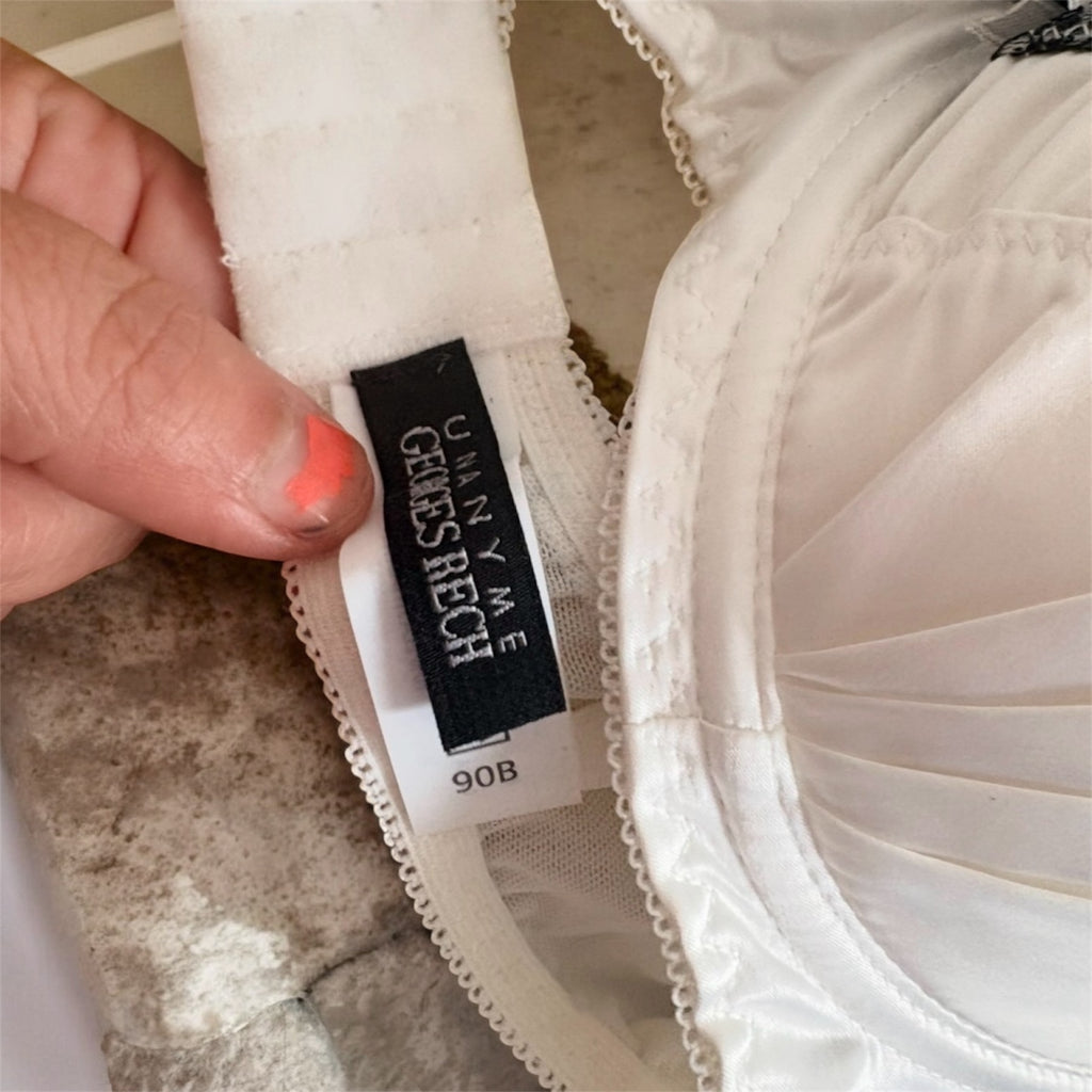 ✨ Soutien-gorge 90B – Satin ivoire & dentelle noire – Neuf avec étiquette ✨